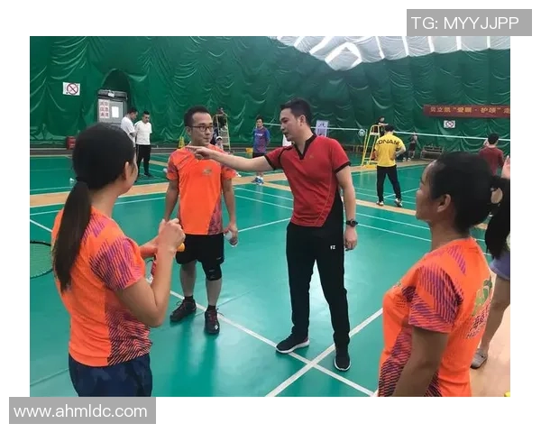 重庆羽毛球队与武汉羽毛球队赛后复盘团队协作分析与经验总结